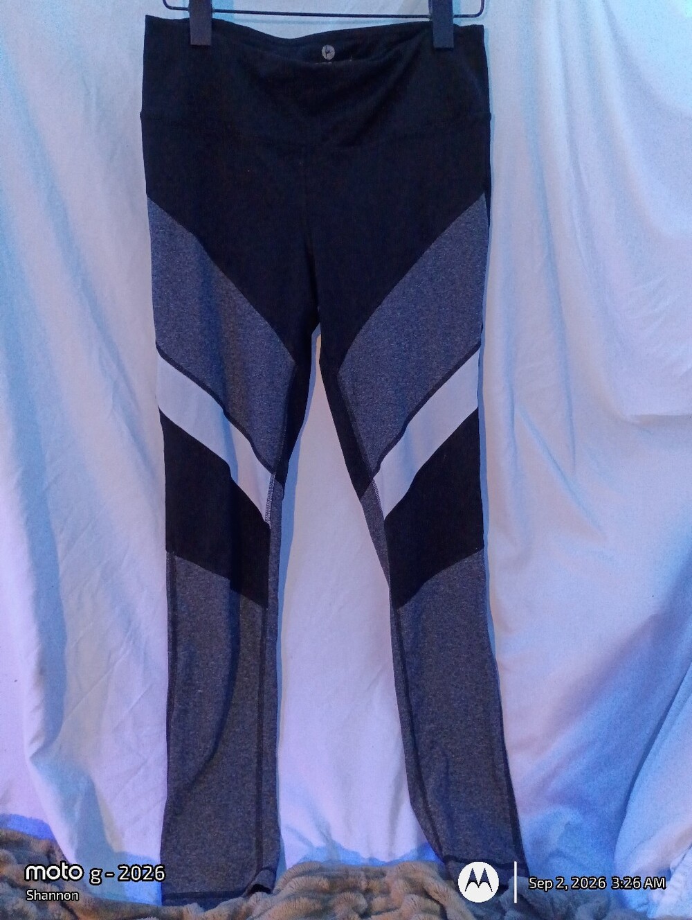 Womens Colorblock Athletic Leggings - Black and Gray